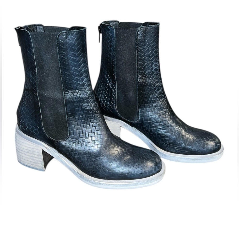 Free People Essential Chelsea Boots  Size 6-6.5